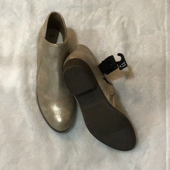 Time And Tru Women Ankle Boots - Picture 6 of 8